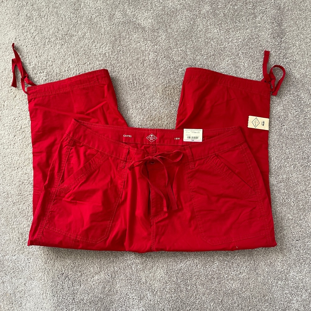Red Capri, mid-rise, easy fit through hip & thigh